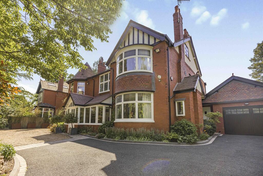 5 bedroom detached house for sale in Alan Drive, Hale, WA15